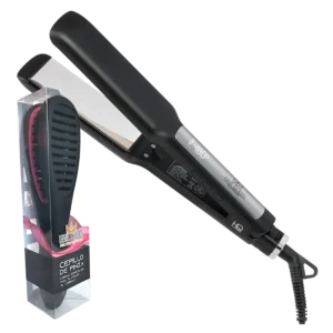 Plancha Hair Queen Supreme y cepillo de pinza para alaciado profesional sobre fondo blanco con precisión y control